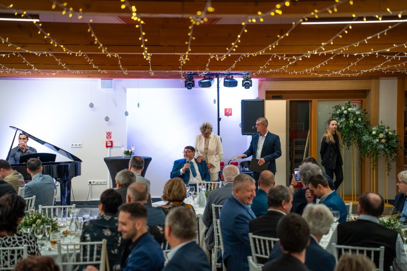 Setkání obchodních partnerů a přátel